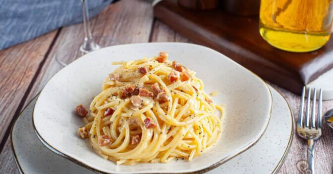 Massas: Macarrão Carbonara Cremoso Fácil