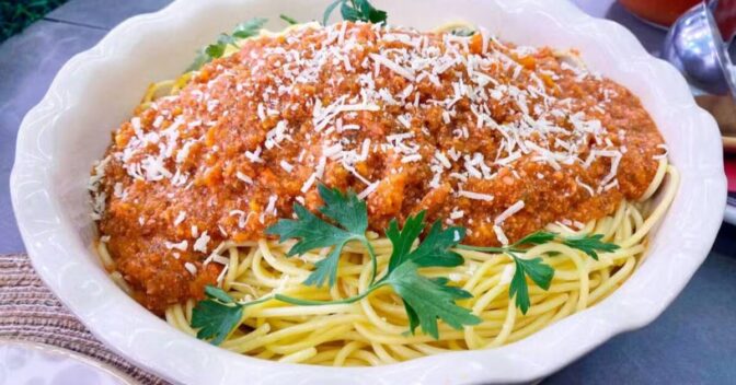 Massas: Macarrão de Domingo com Molho Caseiro Perfeito