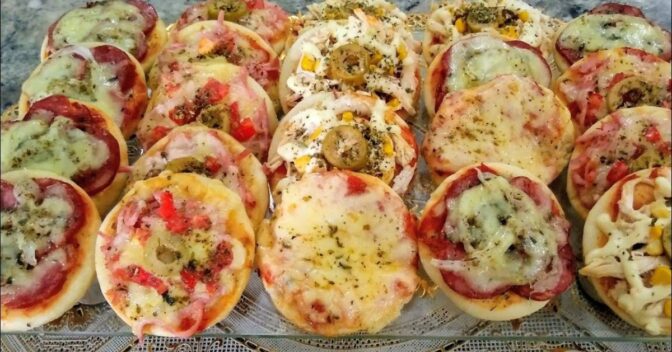 Pizza: Mini Pizza de Carne Moída Assada