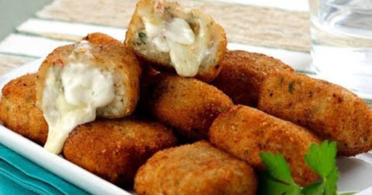 Nuggets Caseiros com Frango e Queijo Derretido são fáceis de fazer, saudáveis e deliciosos para...