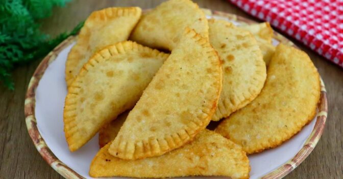 Lanche: Pastel com 2 Ingredientes