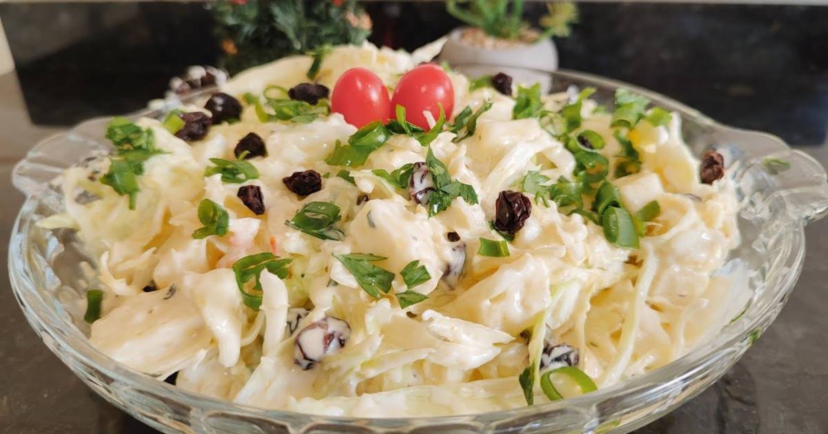 Salada Agridoce de Repolho com Frutas e Bacon é uma receita simples e refrescante. Ideal...