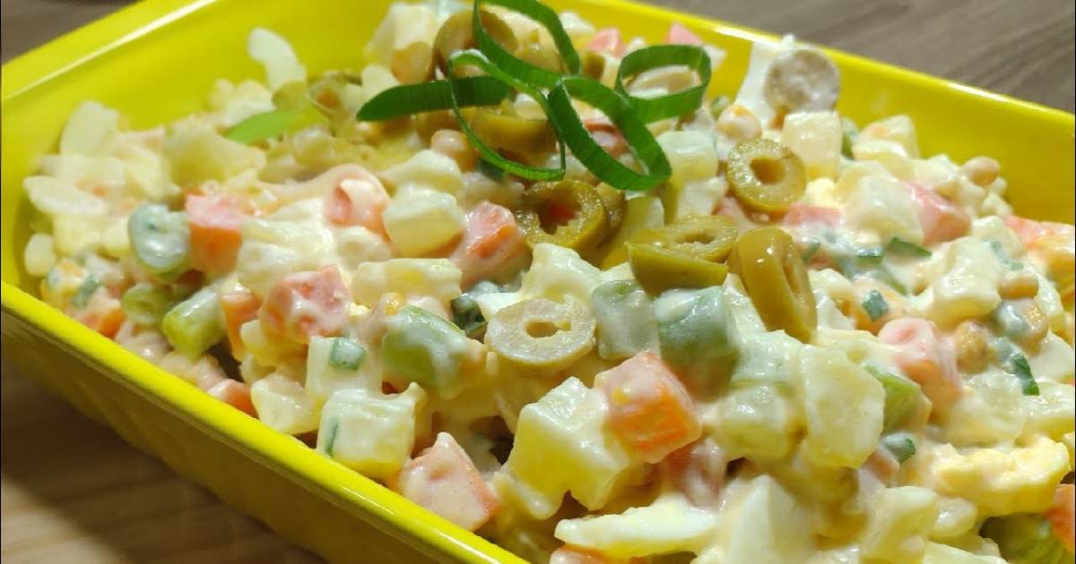 A Salada de Batata com Maionese Simples e Deliciosa é fácil de fazer, perfeita para...