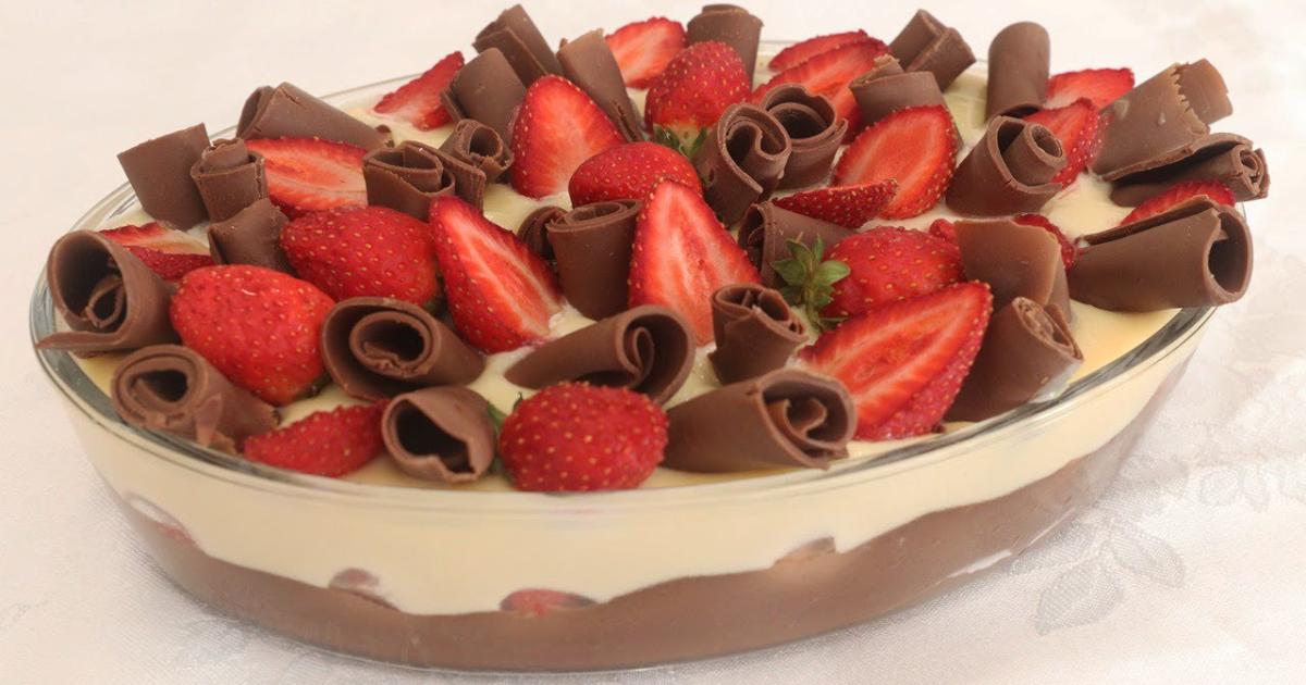 Chocolate, leite ninho e morango numa sobremesa gelada incrível....