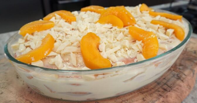 Sobremesas: Sobremesa de Pêssego Cremosa com Biscoito