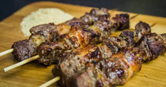 Dicas e Alimentação: Tempero Imbatível para Espetinho de Carne Grelhada