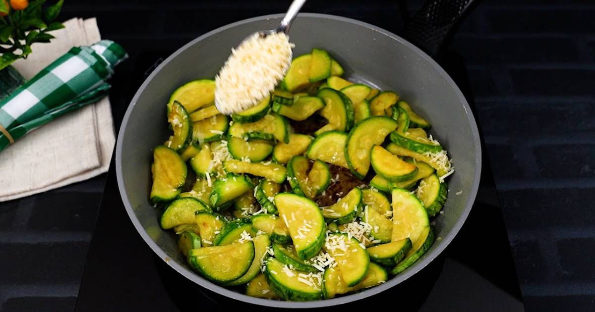 Abobrinha com Parmesão e Farinha Deliciosa e Crocante é leve, fácil de preparar e cheia...