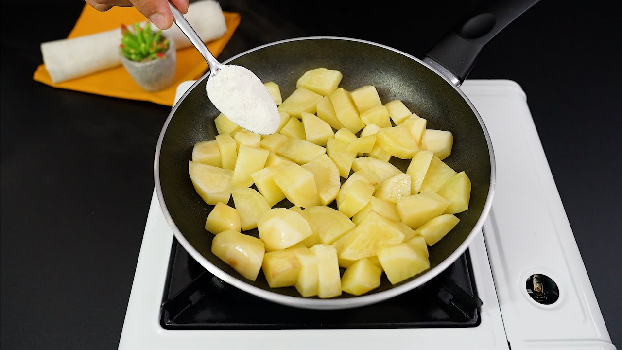 A receita de Batata Cremosa na Frigideira com Queijo é fácil, rápida e cheia de...