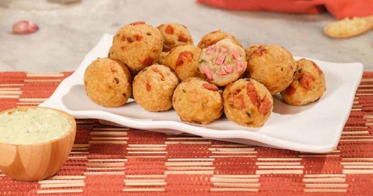 O Bolinho Salgado de Ovo Com Queijo e Mortadela é perfeito para o café da...