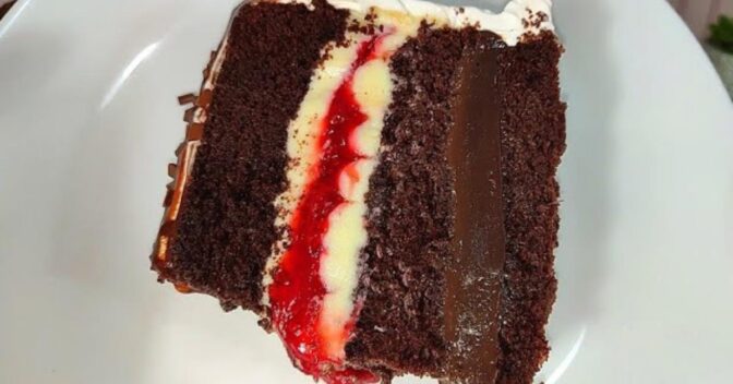 Bolos: Bolo Tentação de Chocolate com Ninho e Morango