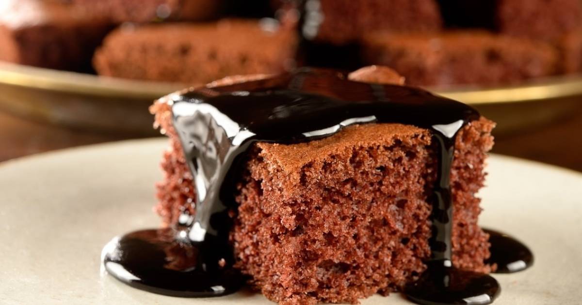 Bolo de Café com Calda Cremosa de Chocolate