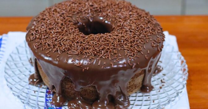 Bolos: Bolo de Chocolate com Nescau Fofinho e Cobertura Cremosa