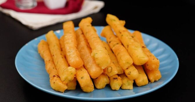 Petiscos: Batatas Fritas Caseiras Com Queijo e Cebolinha