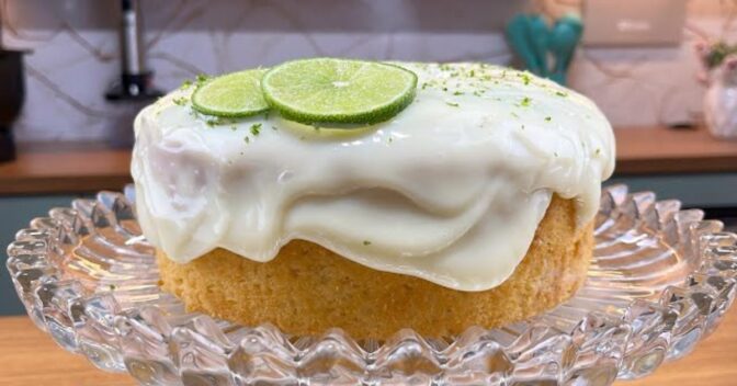 Bolos: Bolo de Limão de Liquidificador com Cobertura Cremosa