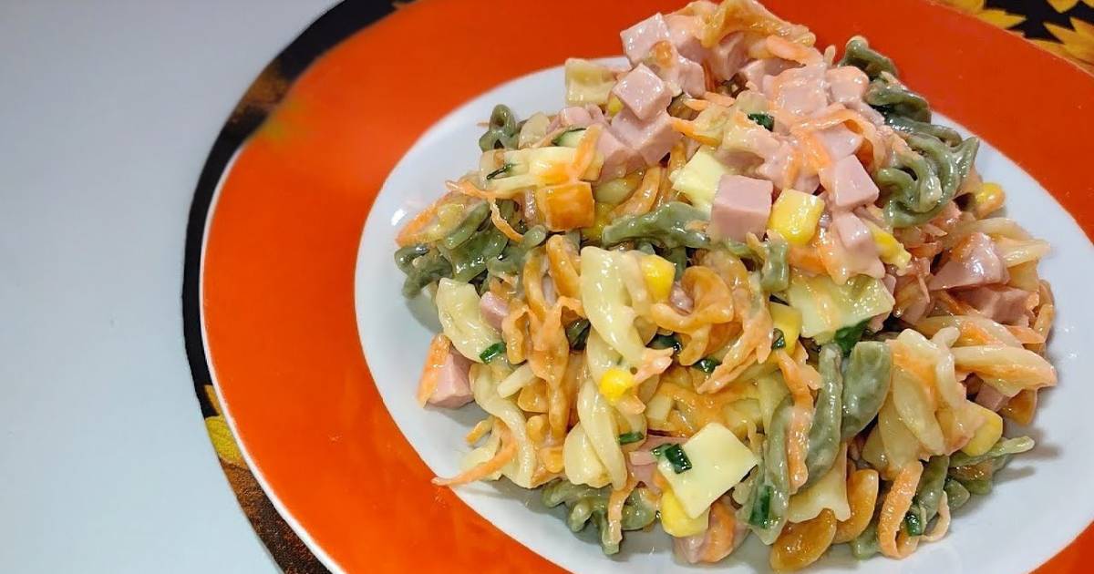 Salada de Macarrão Cremosa Simples com Presunto é a escolha perfeita para o almoço de...