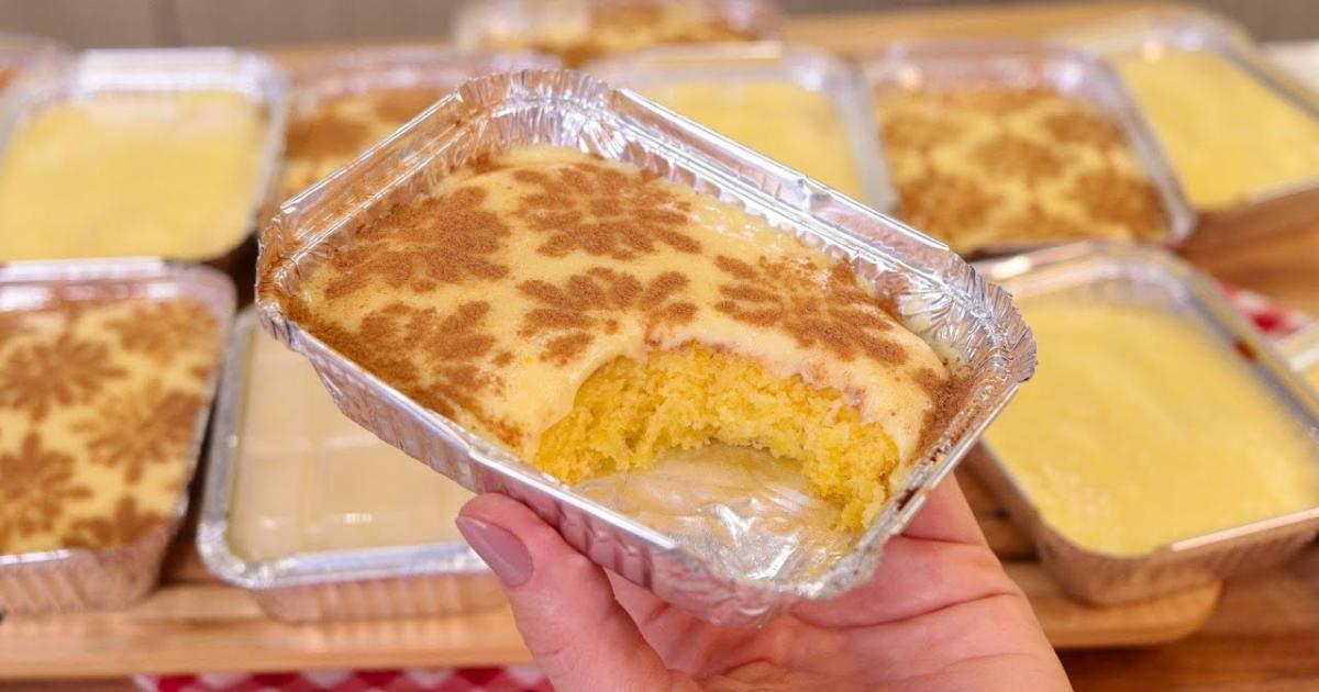 Bolo de milho com cobertura de curau, feito na marmita e pronto para vender....