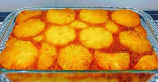 Bolos: Esse Bolo Invertido de Abacaxi Já Sai do Forno Pronto e Recheado
