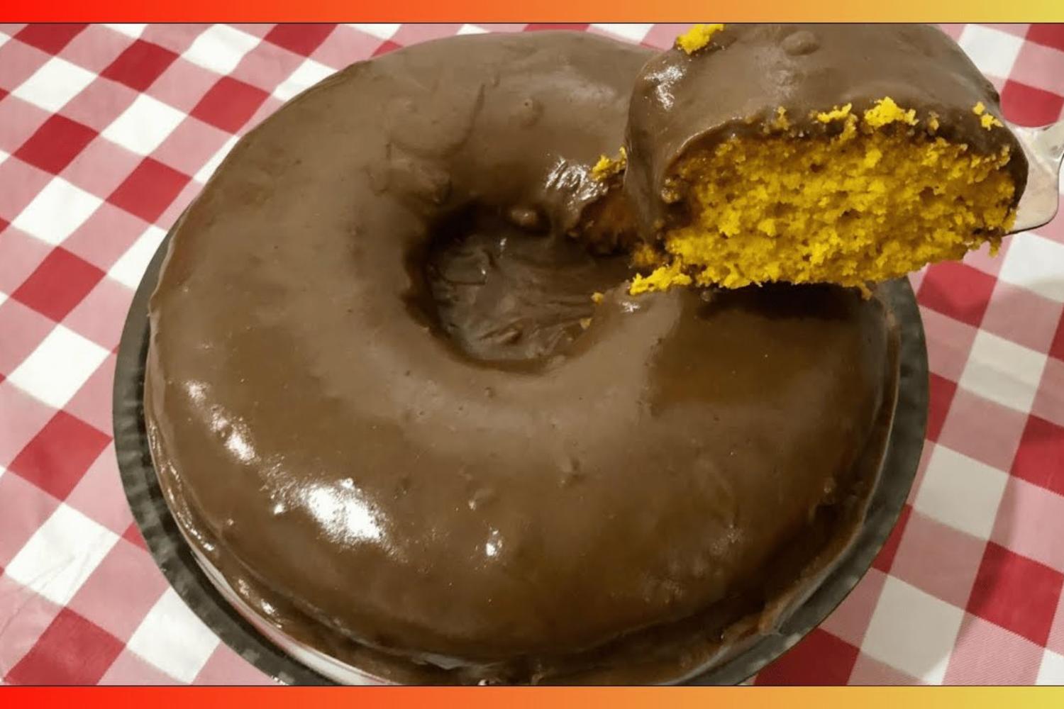 Bolo de cenoura fofinho com cobertura de chocolate que sempre dá certo....