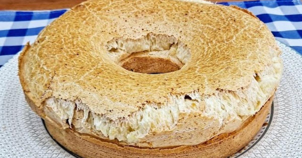 Receita rápida e fácil de bolo pão de queijo cremoso....