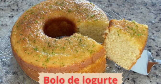 Bolos: Receita de Bolo de Iogurte com Calda de Limão