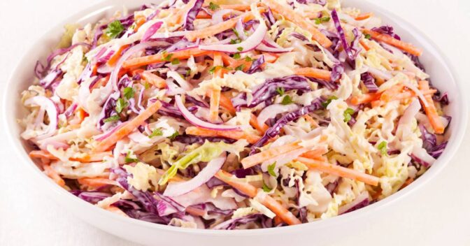 Saladas: Salada de Repolho Colorida Com Molho Especial