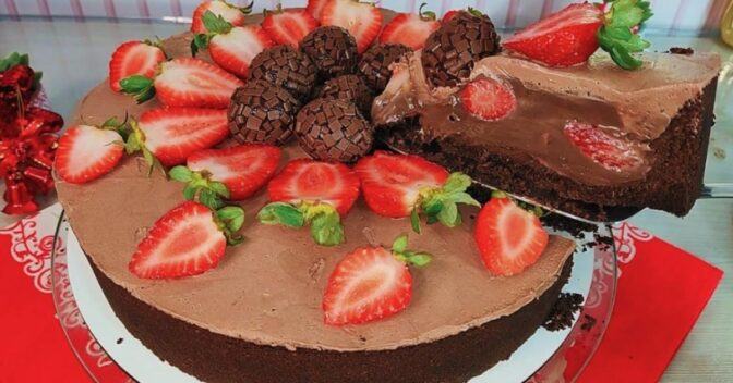 Tortas: Torta Tentação de Chocolate com Morango