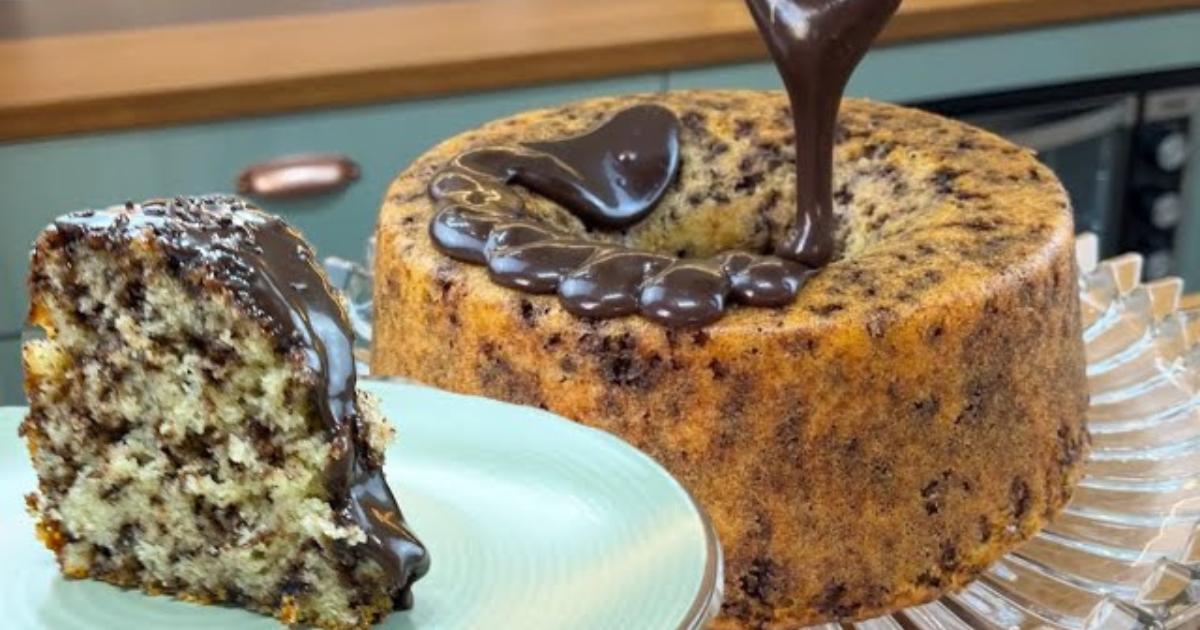 Bolo formigueiro com cobertura cremosa sem leite condensado e muito sabor....