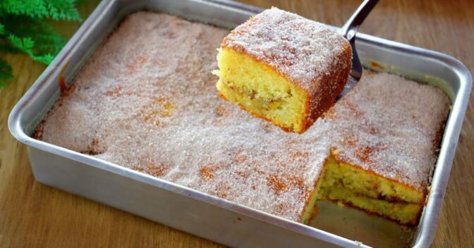Bolos: Esse Bolo de Banana Já Sai Recheado do Forno e Fica Uma Fofura