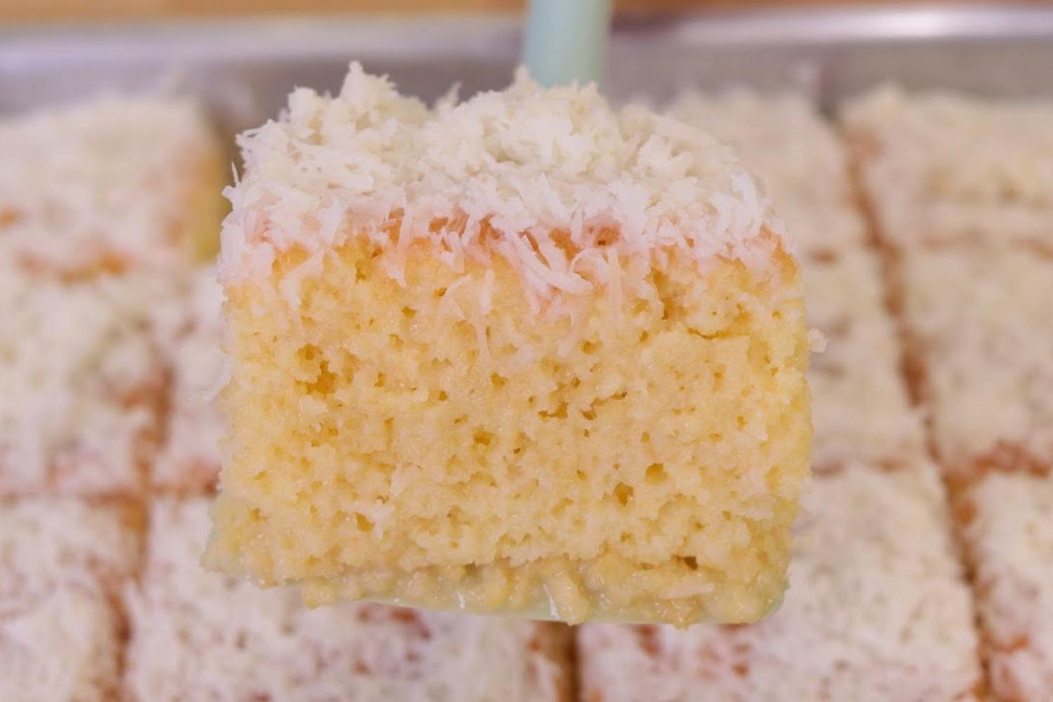 Bolo de fubá com coco e calda molhadinha...