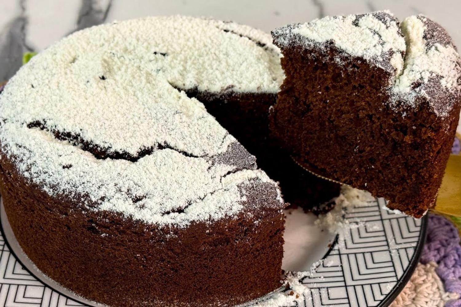 Bolo de noiva pernambucano bem úmido com toque de açúcar por...
