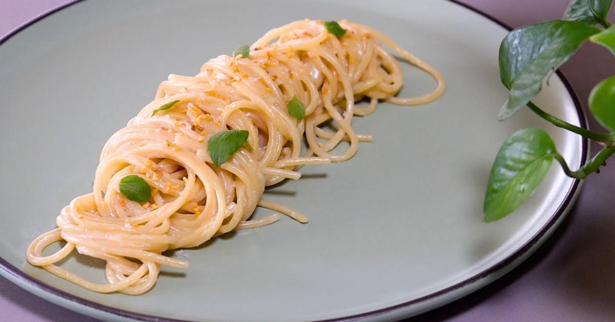 O espaguete mais cremoso com a pasta de alho mais saborosa que existe....