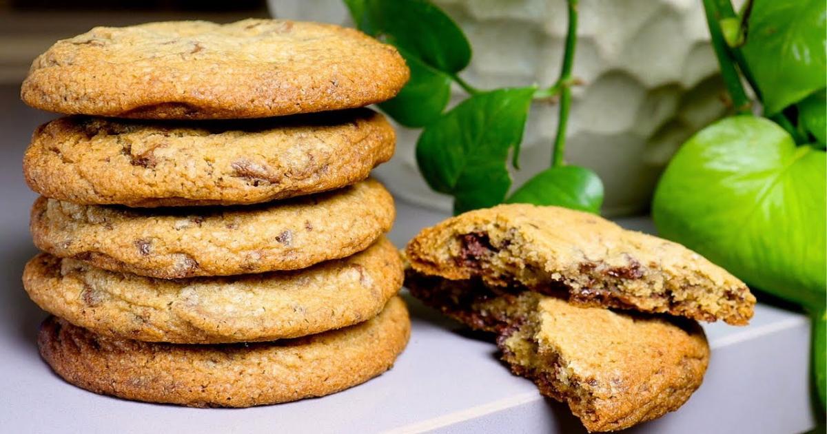 Receita fácil e testada de cookies crocantes por fora e macios por dentro....