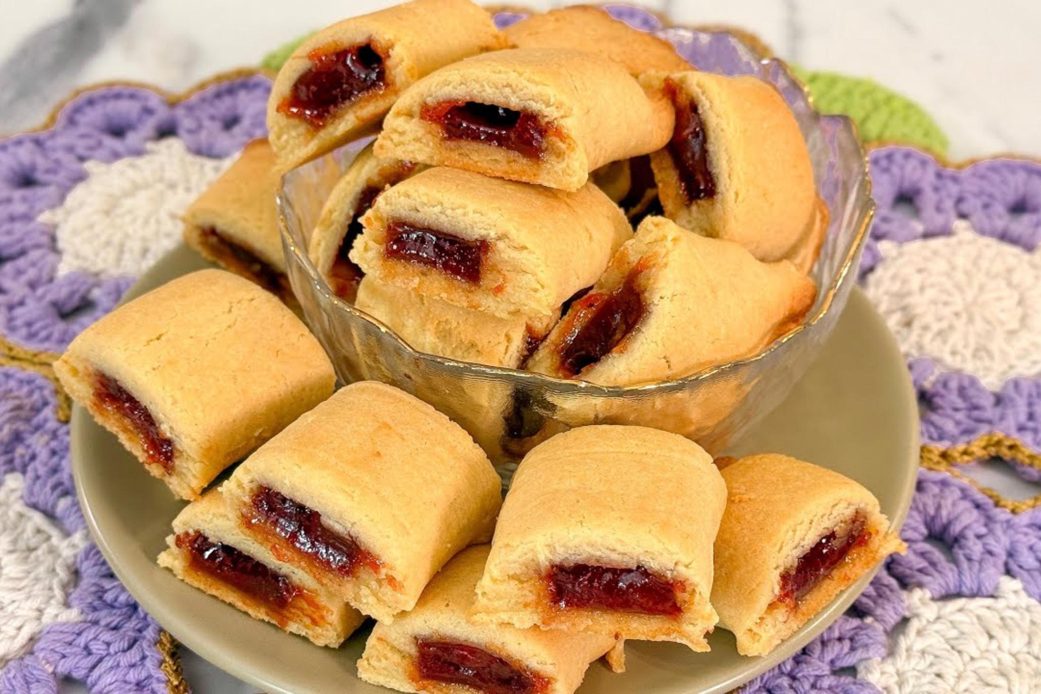 Biscoitinho recheado de goiabada, simples, crocante e perfeito pro café!...
