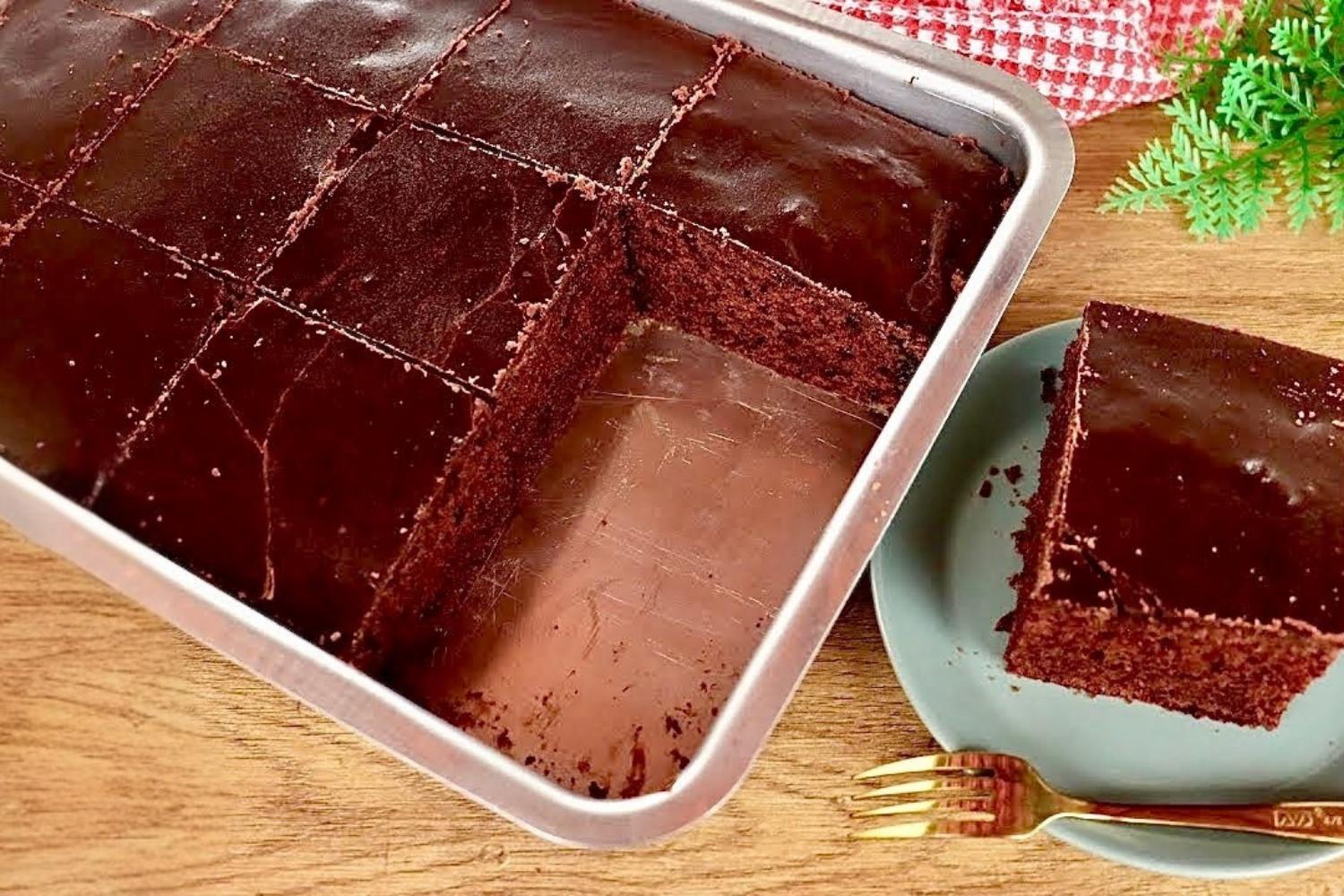 Bolo de Nescau com casquinha crocante e brilhante...