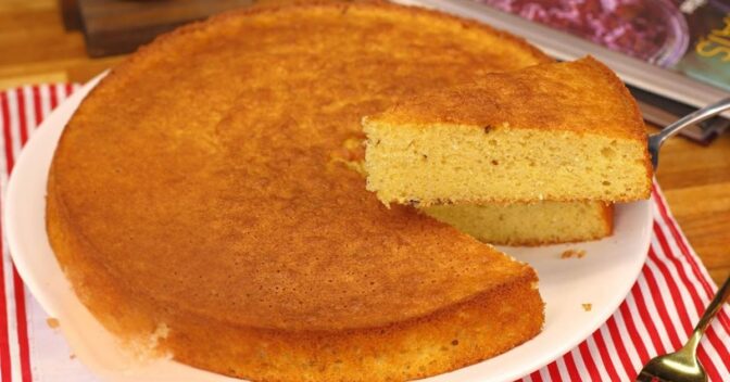 Bolos: Você Nunca Comeu um Bolo de Fubá Tão Fofinho Igual Esse da Roça