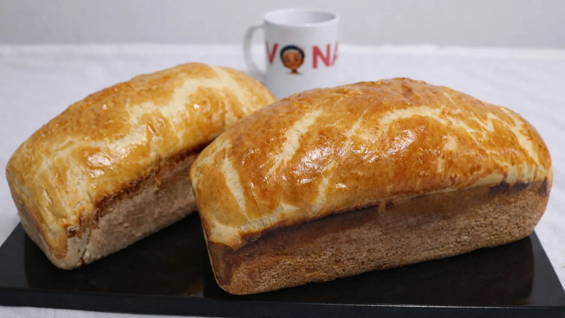 Procurando uma receita de pão caseiro fofinho? Então acaba de achar! Essa receita mostra como...
