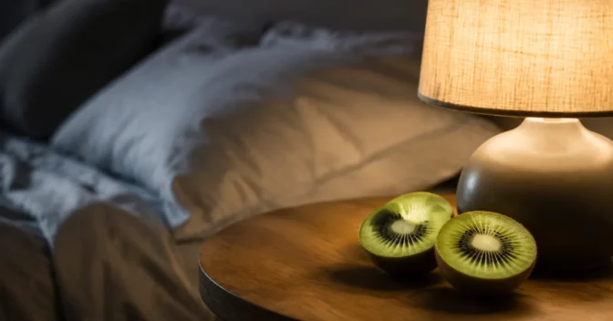 Notícias: Adultos comem 2 kiwis antes de dormir durante 4 semanas e um pequeno estudo registra mudanças inesperadas no tempo e na qualidade do sono
